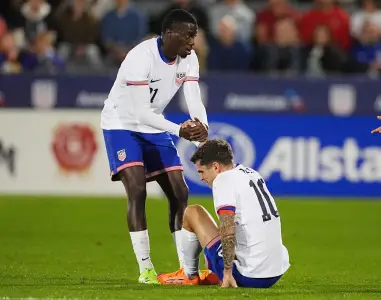 Christian Pulisic exits march against Australia with injury in USMNT worry