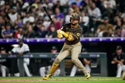 Padres edge closer to NL West lead with 10-8 win to snap 5-game losing streak