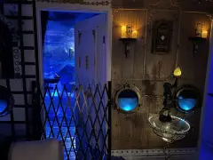 Iceberg! Model turns Manhattan apartment into Titanic with ‘insane amount of blue fabric’
